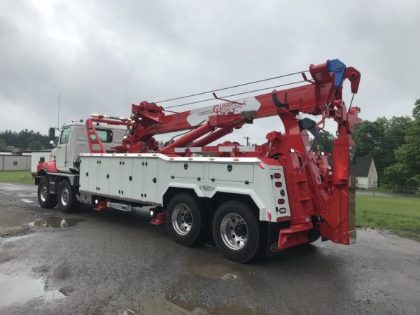 CUSTOM BUILT 40 TON ROTATING WRECKER - Image 3