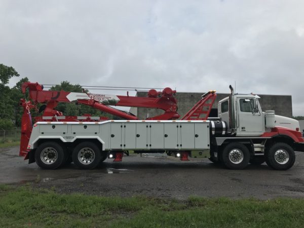 CUSTOM BUILT 40 TON ROTATING WRECKER - Image 2